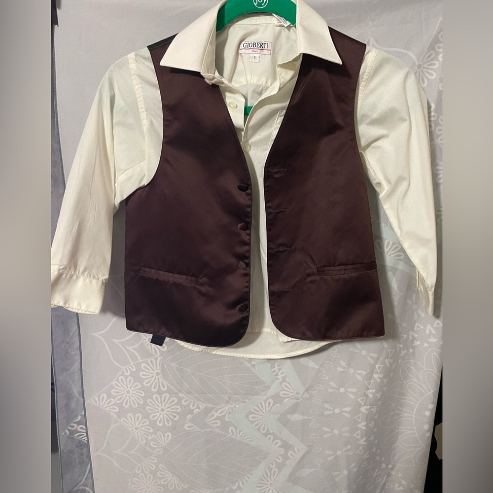 Perfect for a Ffall wedding! Long sleeve Ivory button down w/ chocolate